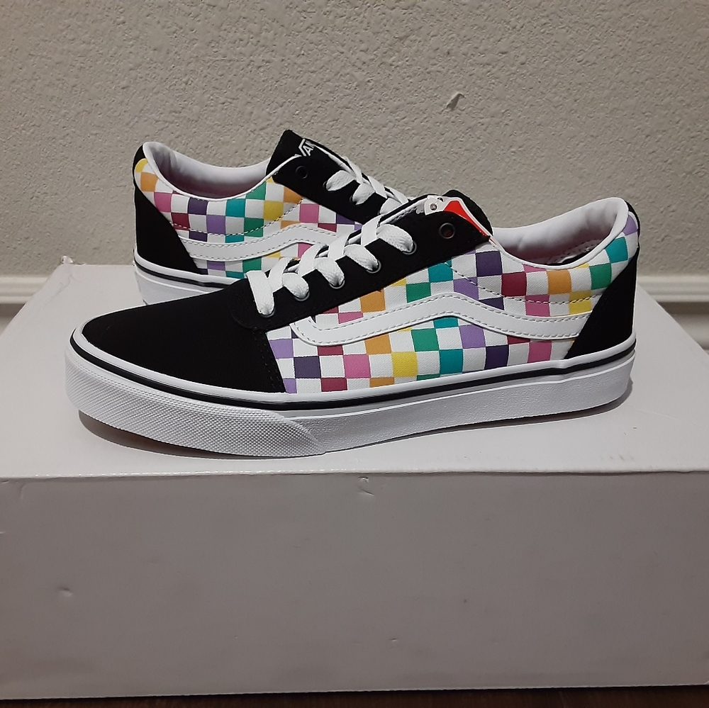 Vans - Picture 1 of 4